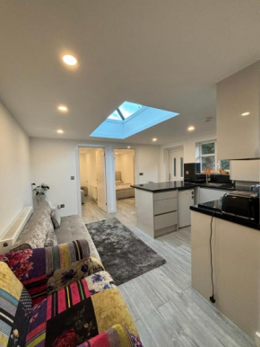Exquisite 2 Bedroom Fully Furnished Annex